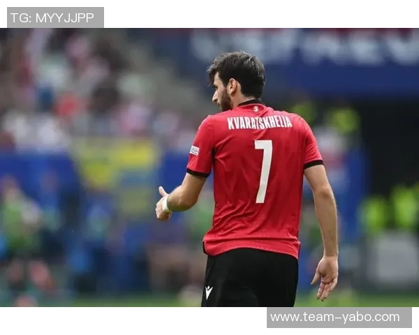 克瓦拉茨赫利亚荣膺格鲁吉亚年度最佳球员再创辉煌成就第四次获奖